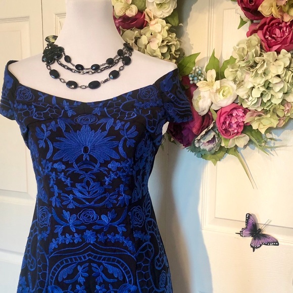 Foxiedox Amazing Embroidered Dress - Picture 8 of 9